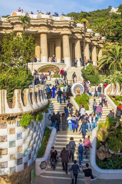 Touristen im Park Güell